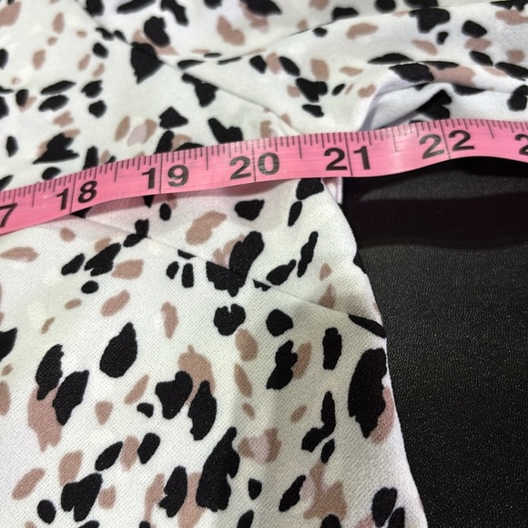 Melloday Ruched Mid sleeve, round neck,gold, zipper back patterned top - Picture 7 of 10